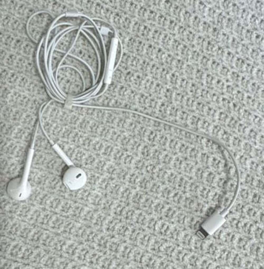 Apple EarPods with Lightning Connector White